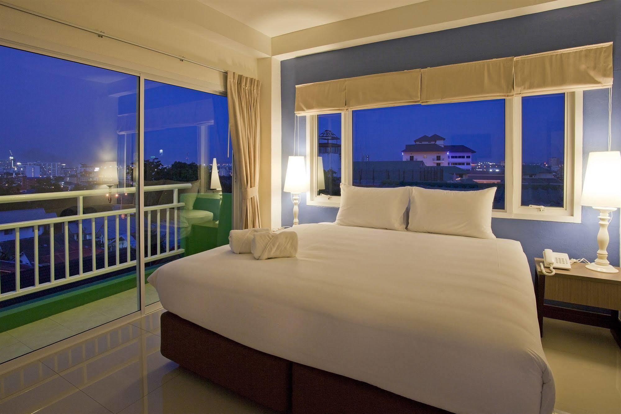 Wiz Hotel Pattaya Exteriör bild
